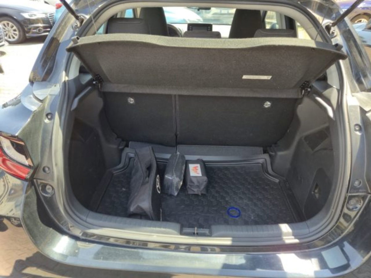 Toyota Yaris 1.5 Hybrid 5 porte Premiere (14)