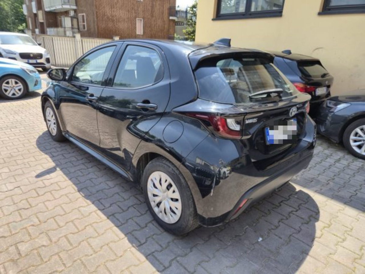Toyota Yaris 1.5 Hybrid 5 porte Premiere (6)