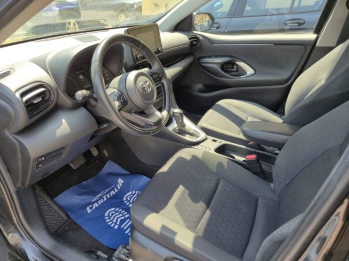 Toyota Yaris 1.5 Hybrid 5 porte Premiere (7)