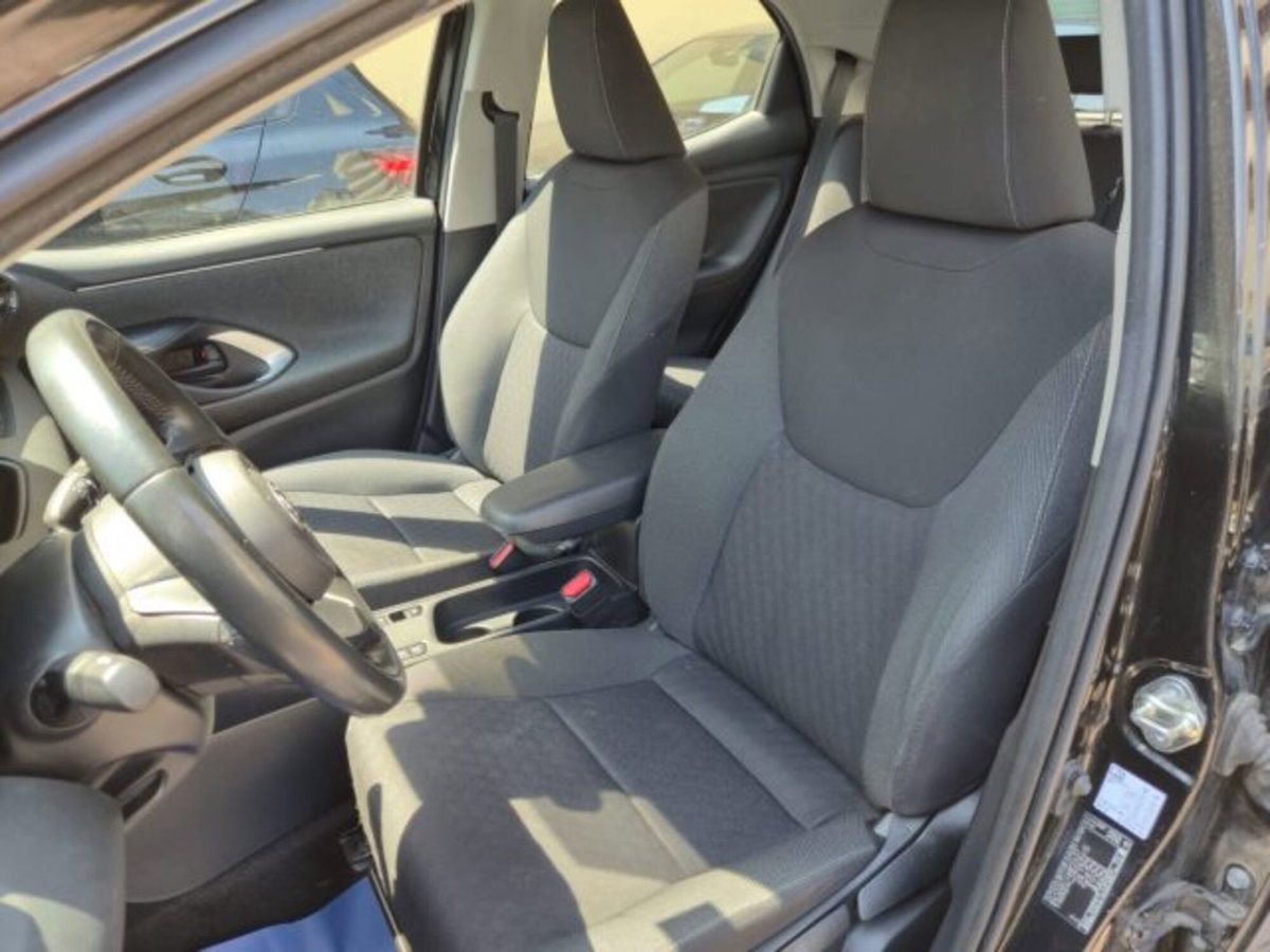 Toyota Yaris 1.5 Hybrid 5 porte Premiere (8)