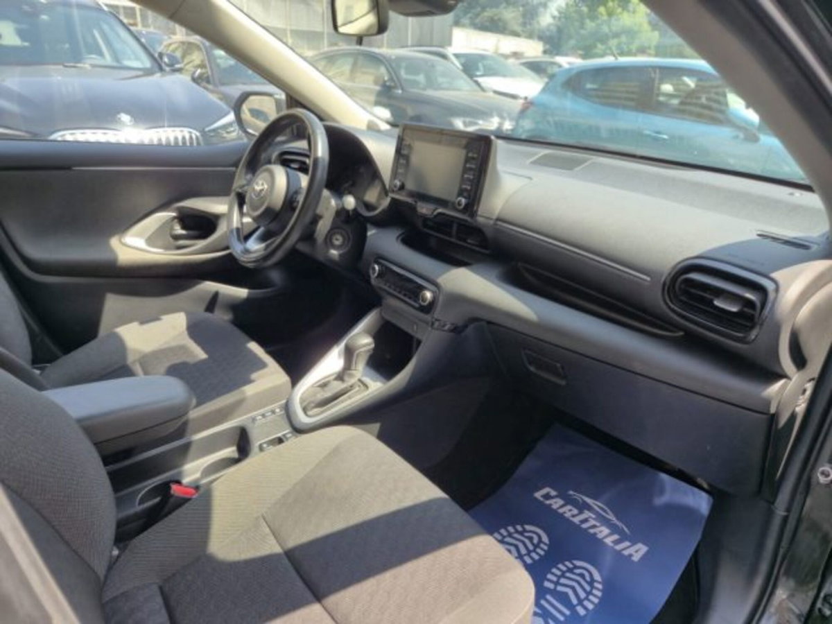 Toyota Yaris 1.5 Hybrid 5 porte Premiere (9)