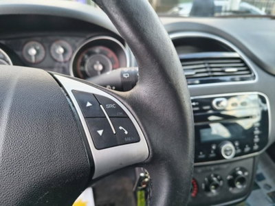Fiat Punto 1.3 MJT II 75 CV 5 porte Street (9)