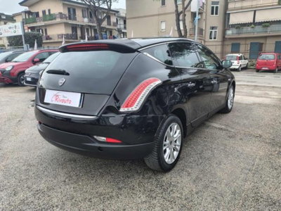 Lancia Delta 1.6 MJT DPF Gold (2)