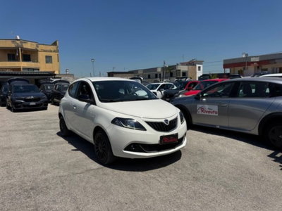 Lancia Ypsilon 1.0 FireFly 5 porte S&S Hybrid Gold Plus (2)