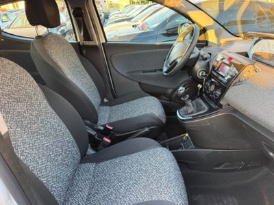 Lancia Ypsilon 1.2 69 CV 5 porte GPL Ecochic Gold (15)