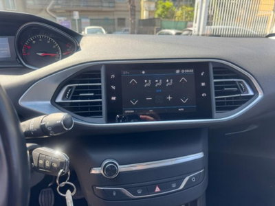 Peugeot 308 PureTech Turbo 130 S&S Allure Pack (10)