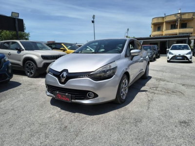 Renault Clio 1.2 75CV 5 porte Costume National (2)