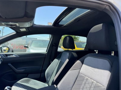 Volkswagen Taigo 1.0 TSI 110 CV DSG R-Line (10)