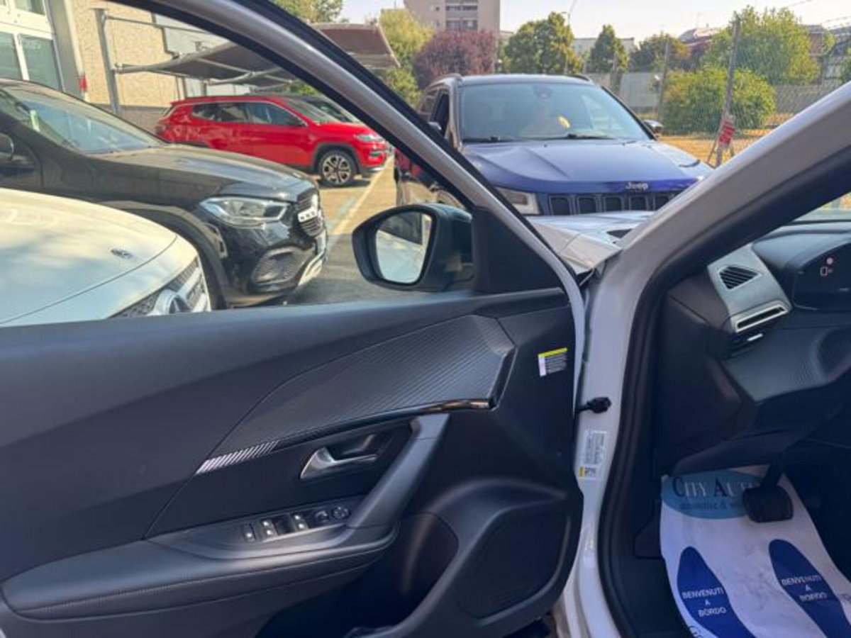 Peugeot 2008 1.2 hybrid Allure 145cv e-dcs6 (8)