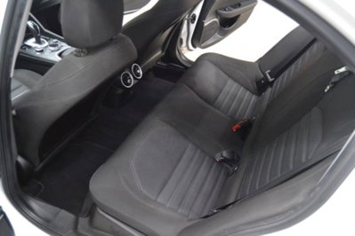 Alfa Romeo Giulia 2.2 Turbodiesel 160 CV AT8 Sprint (5)