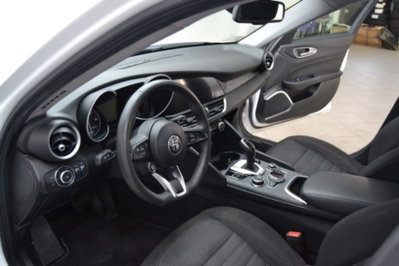 Alfa Romeo Giulia 2.2 Turbodiesel 160 CV AT8 Sprint (6)