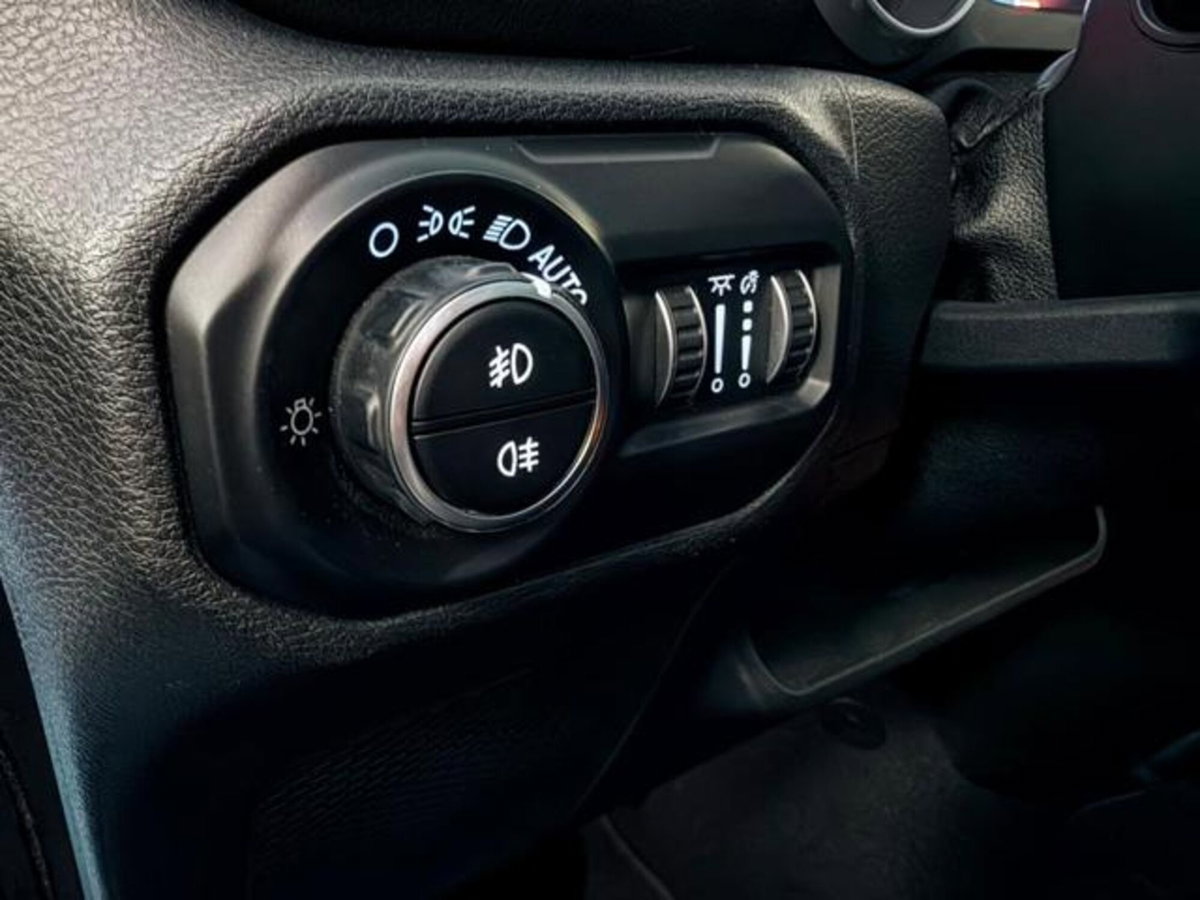 Jeep Wrangler Unlimited 2.2 Mjt II Sahara (17)