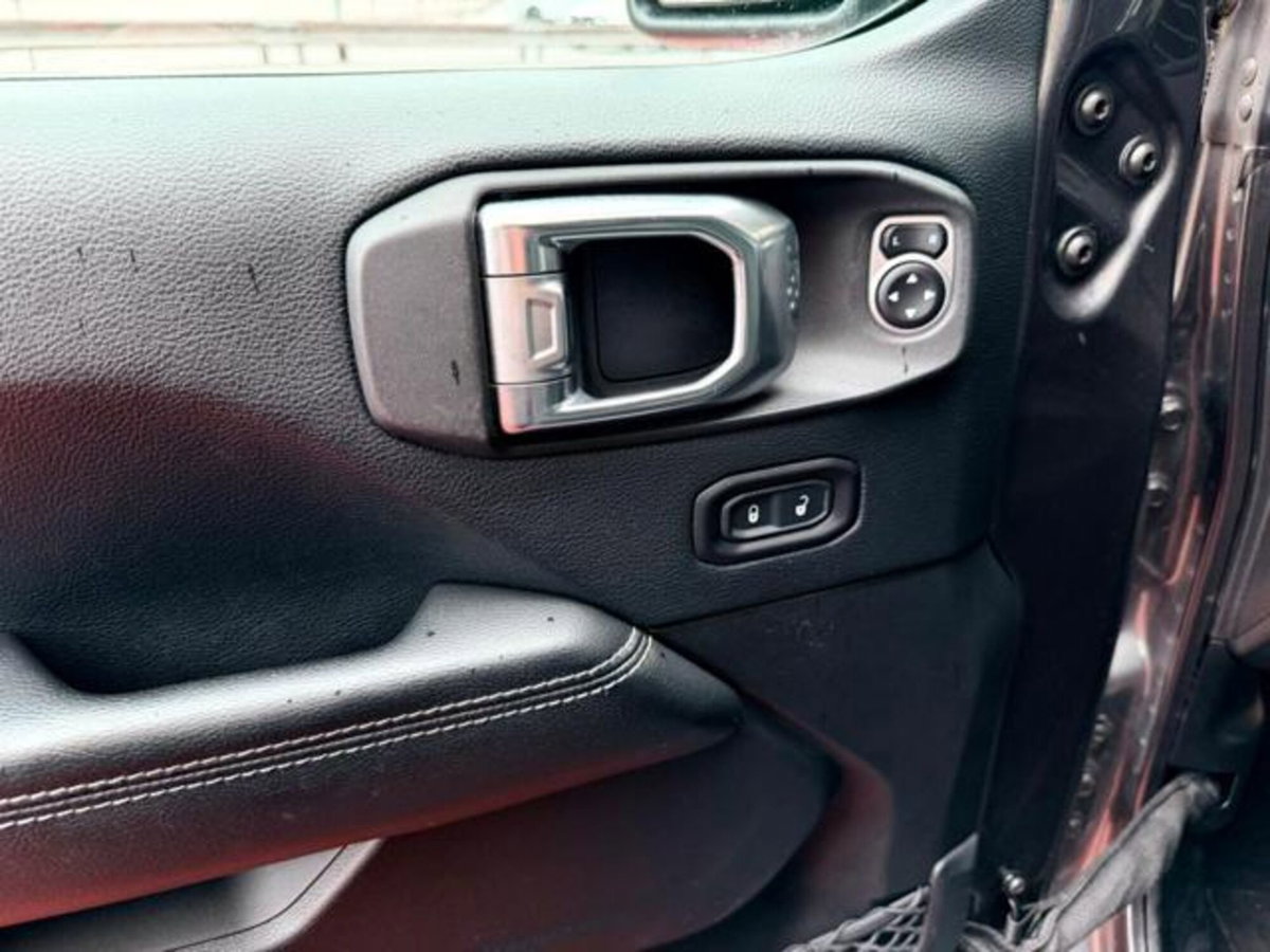 Jeep Wrangler Unlimited 2.2 Mjt II Sahara (18)