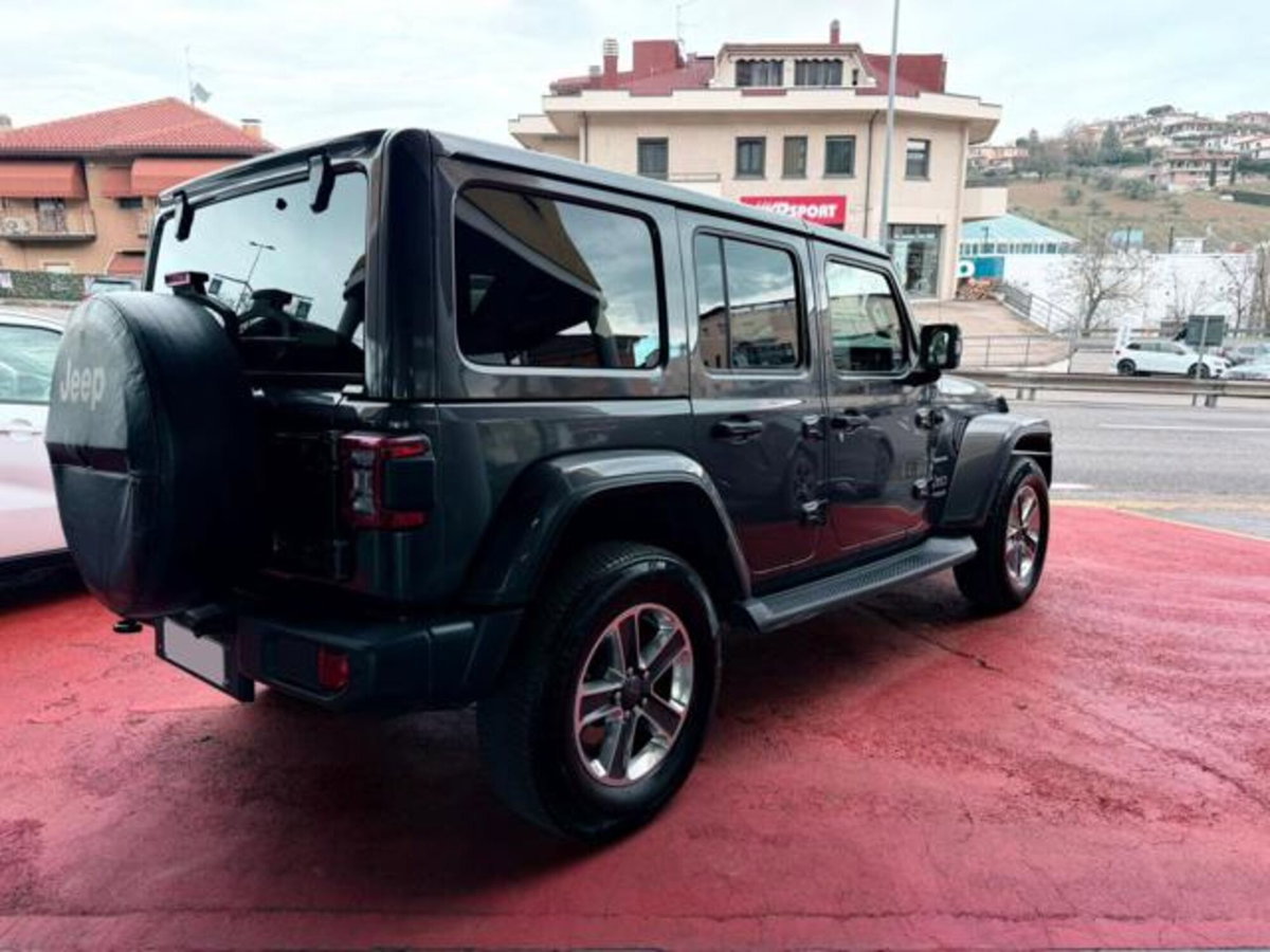Jeep Wrangler Unlimited 2.2 Mjt II Sahara (4)
