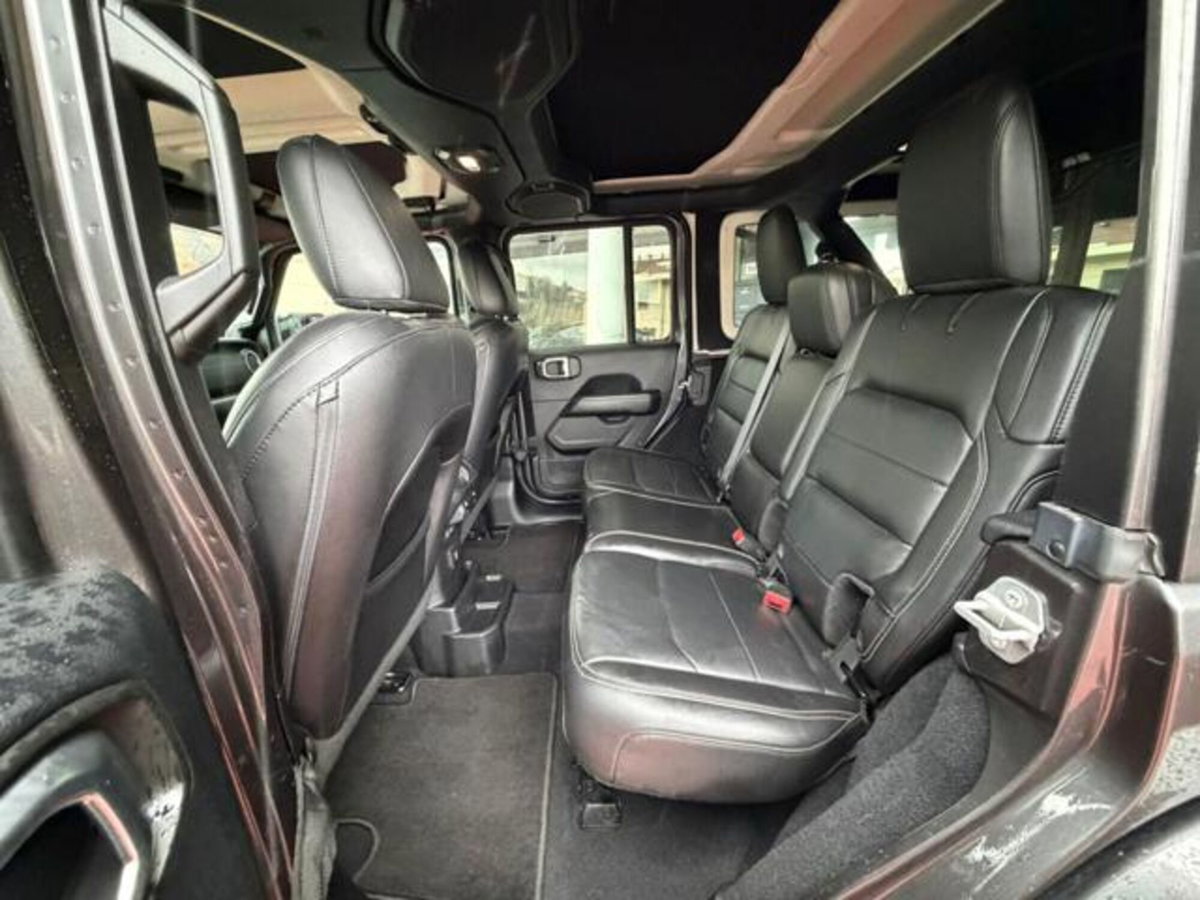 Jeep Wrangler Unlimited 2.2 Mjt II Sahara (8)