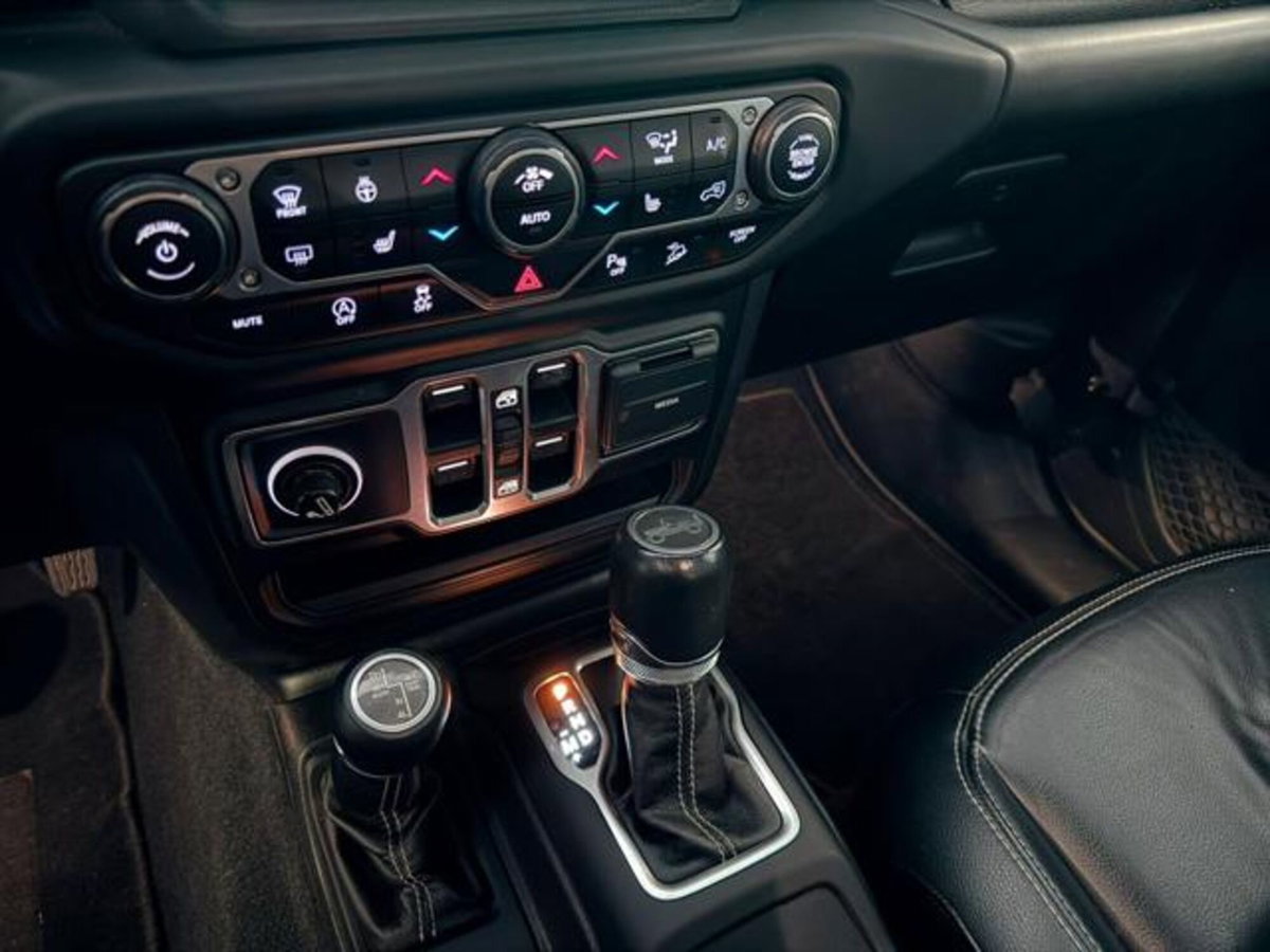 Jeep Wrangler Unlimited 2.2 Mjt II Sahara (9)