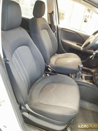Fiat Punto 1.4 8V 5 porte Easypower Young (15)