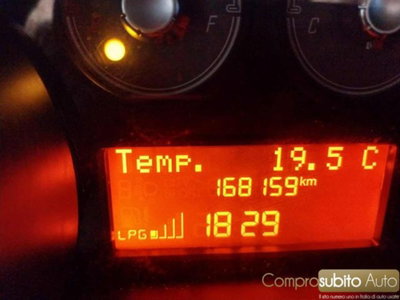 Fiat Punto 1.4 8V 5 porte Easypower Young (19)