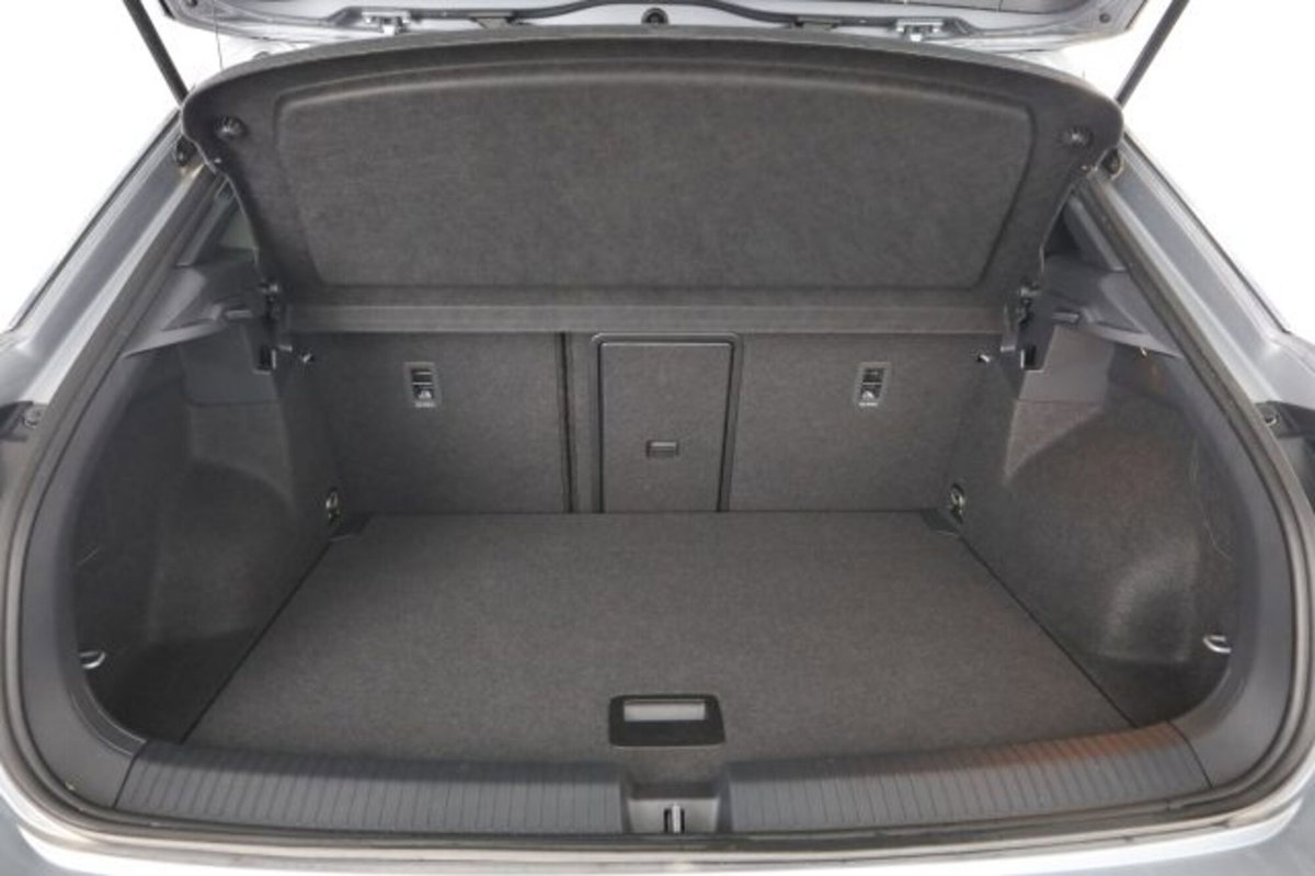 Volkswagen T-Roc 1.5 tsi R-Line dsg (6)