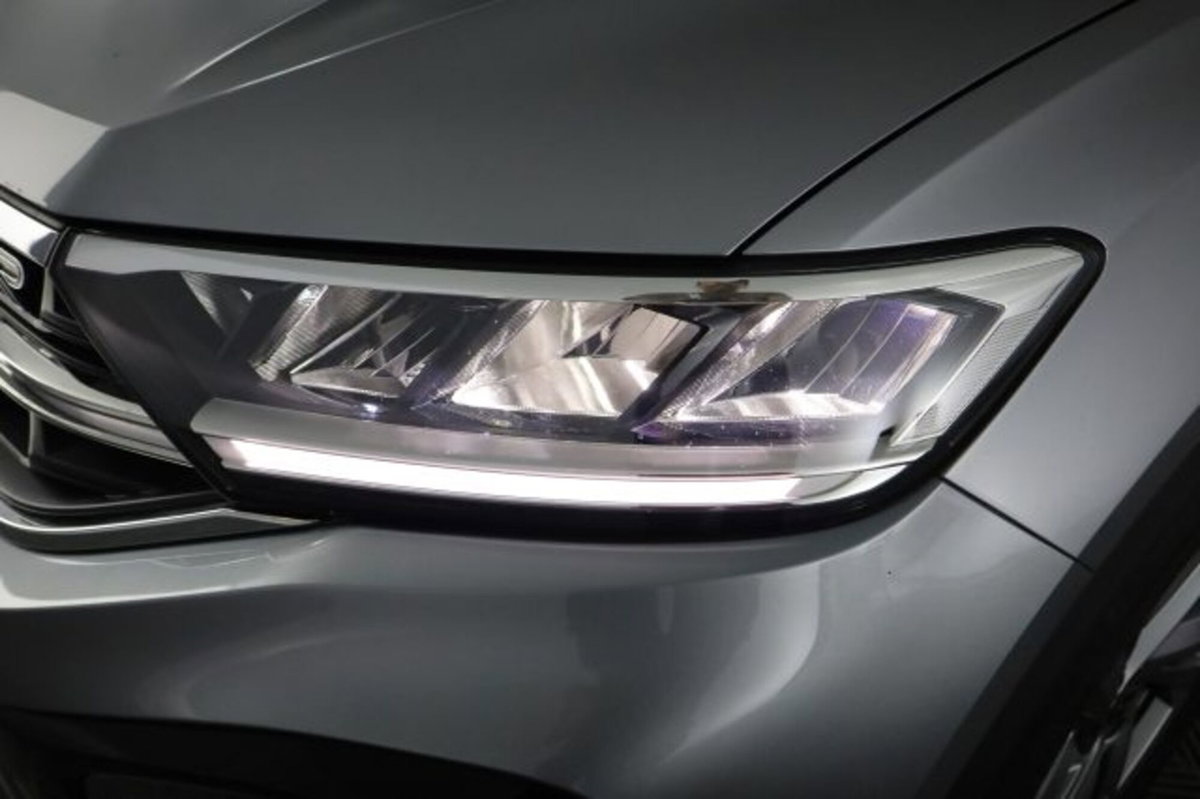 Volkswagen T-Roc 1.5 tsi R-Line dsg (9)