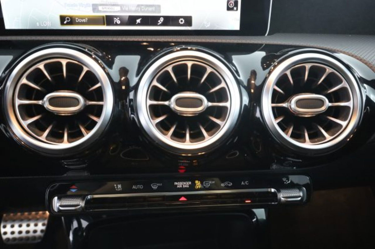Mercedes-Benz Classe A 220 Automatic 4Matic Premium (13)