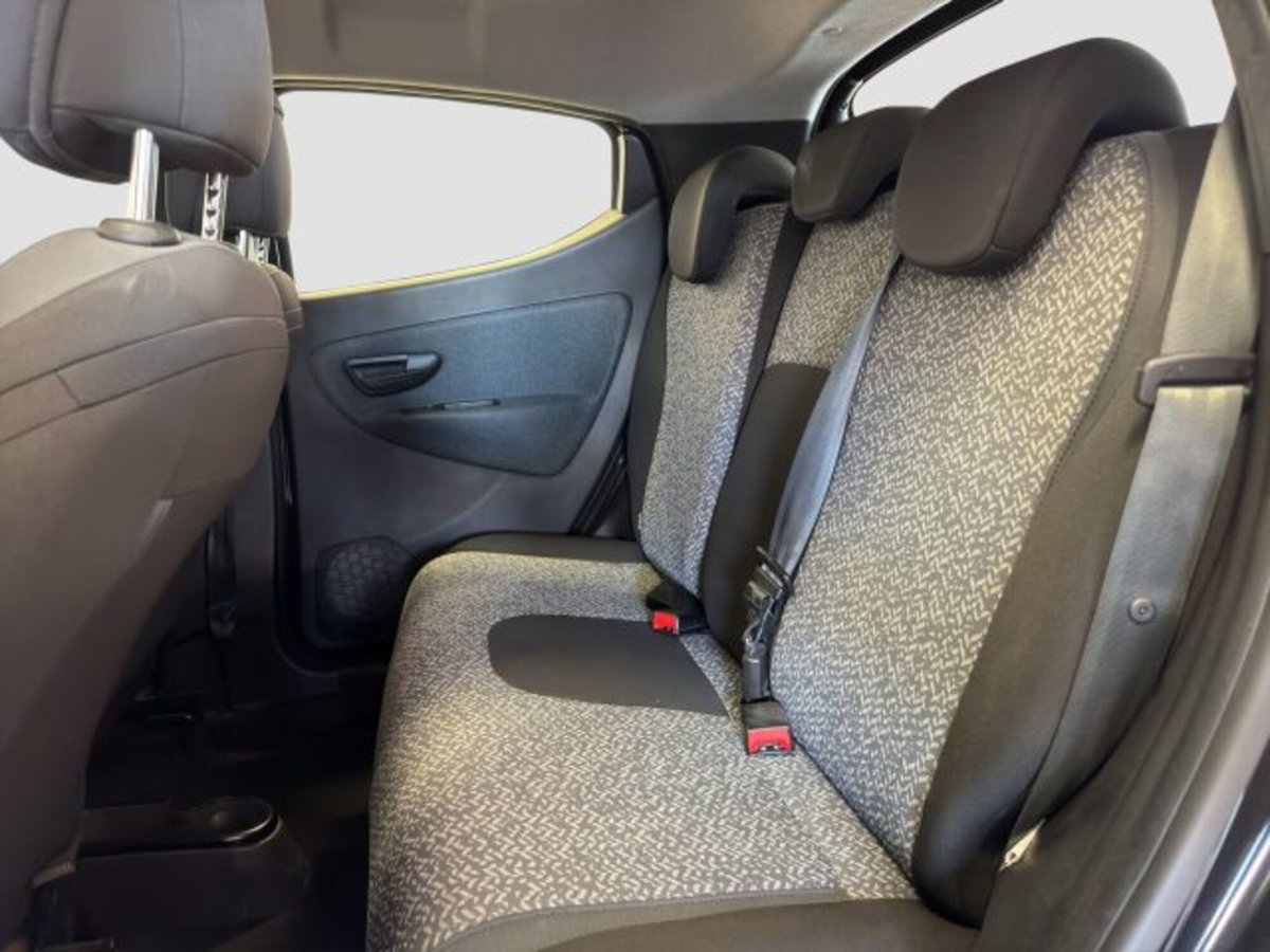Lancia Ypsilon 1.0 FireFly 5 porte S&S Hybrid Silver Plus (10)