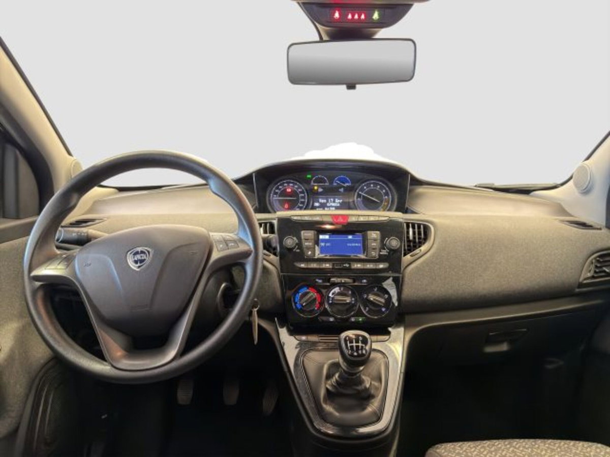 Lancia Ypsilon 1.0 FireFly 5 porte S&S Hybrid Silver Plus (11)