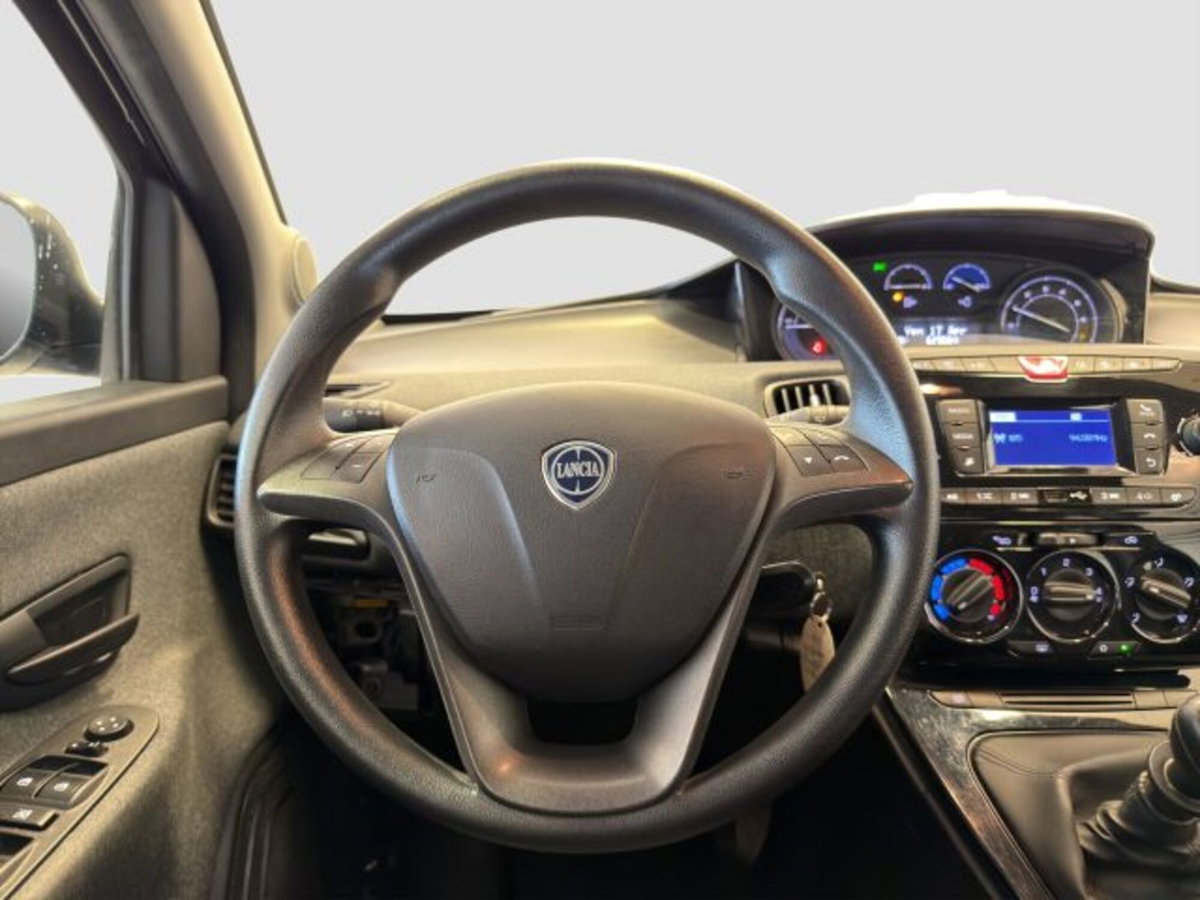 Lancia Ypsilon 1.0 FireFly 5 porte S&S Hybrid Silver Plus (12)