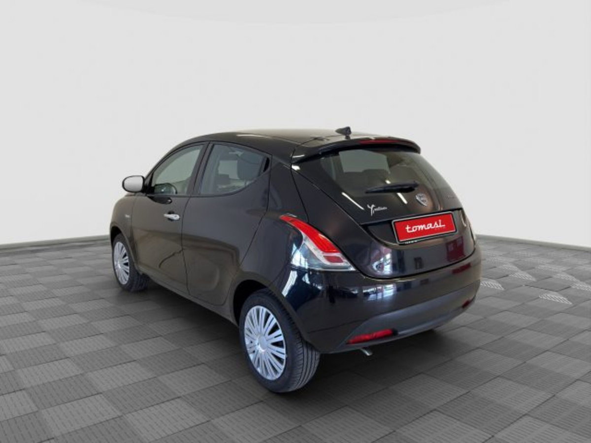 Lancia Ypsilon 1.0 FireFly 5 porte S&S Hybrid Silver Plus (3)