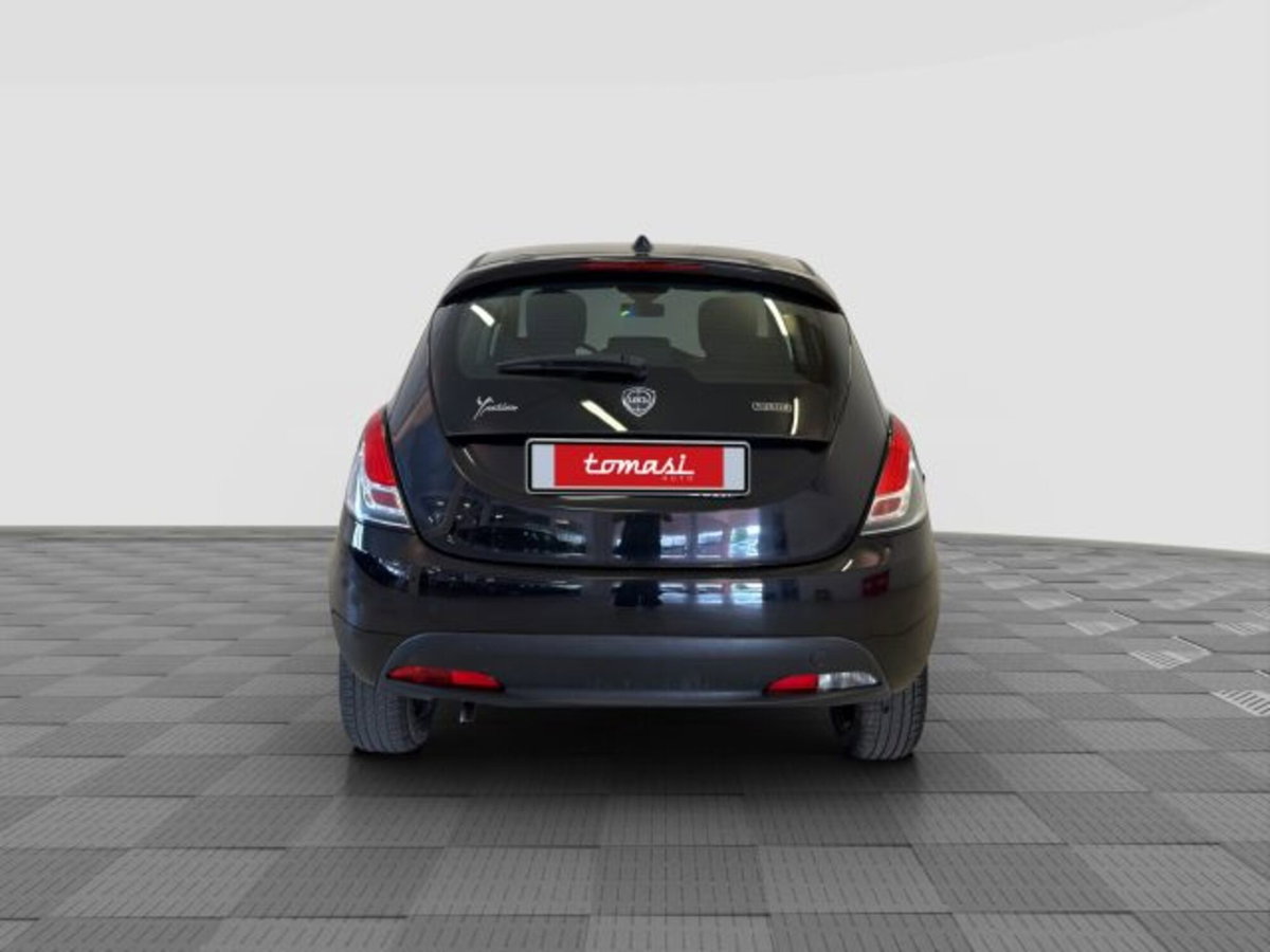 Lancia Ypsilon 1.0 FireFly 5 porte S&S Hybrid Silver Plus (4)