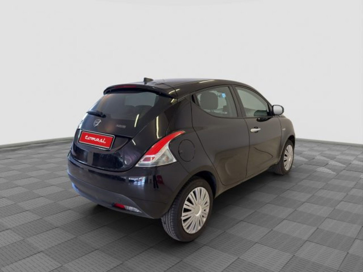 Lancia Ypsilon 1.0 FireFly 5 porte S&S Hybrid Silver Plus (5)