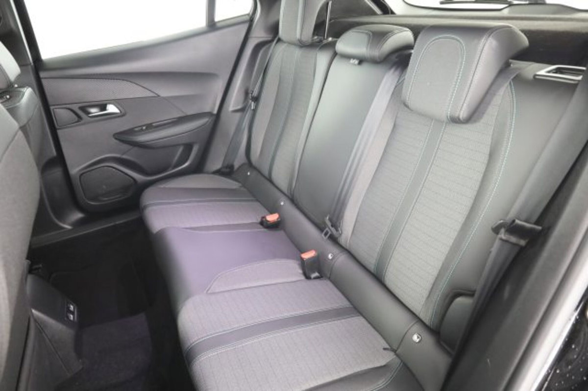 Peugeot 2008 BlueHDi 130 S&S EAT8 Allure Pack (3)