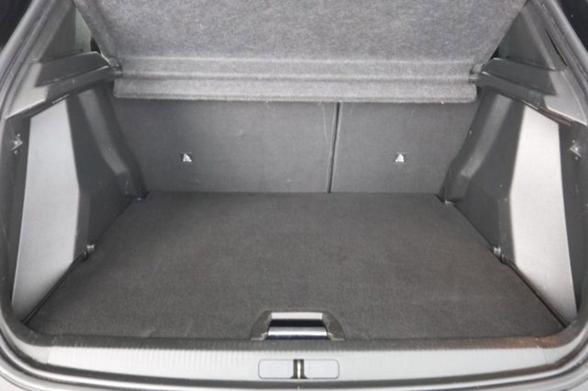 Peugeot 2008 BlueHDi 130 S&S EAT8 Allure Pack (6)