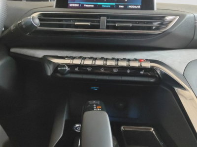 Peugeot 3008 Hybrid4 300 e-EAT8 GT (13)