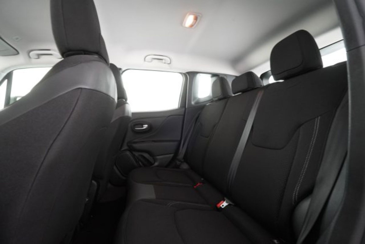 Jeep Renegade 1.3 T4 DDCT Limited (11)