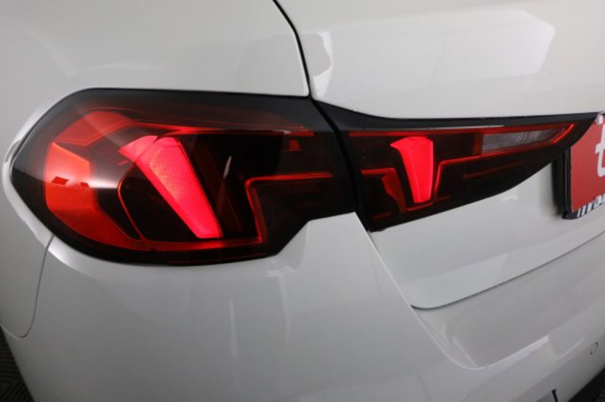 BMW Serie 1 120 48V MSport Design auto (10)