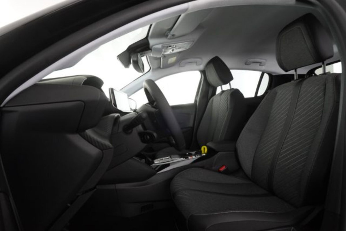 Peugeot 208 1.2 turbo Allure 100cv (10)
