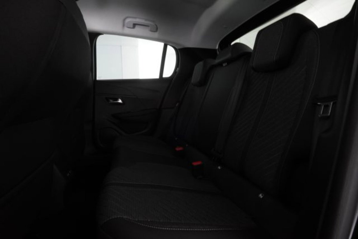Peugeot 208 1.2 turbo Allure 100cv (11)