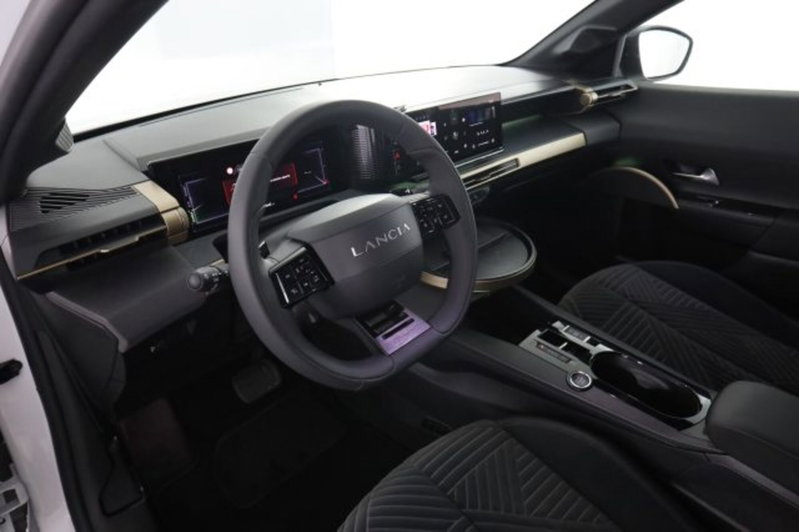 Lancia Ypsilon 1.2 mhev Edizione Cassina e-dct