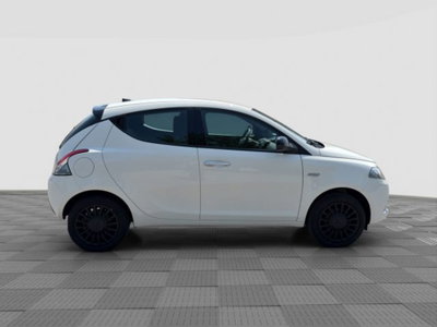Lancia Ypsilon 1.0 FireFly 5 porte S&S Hybrid Silver Plus (6)