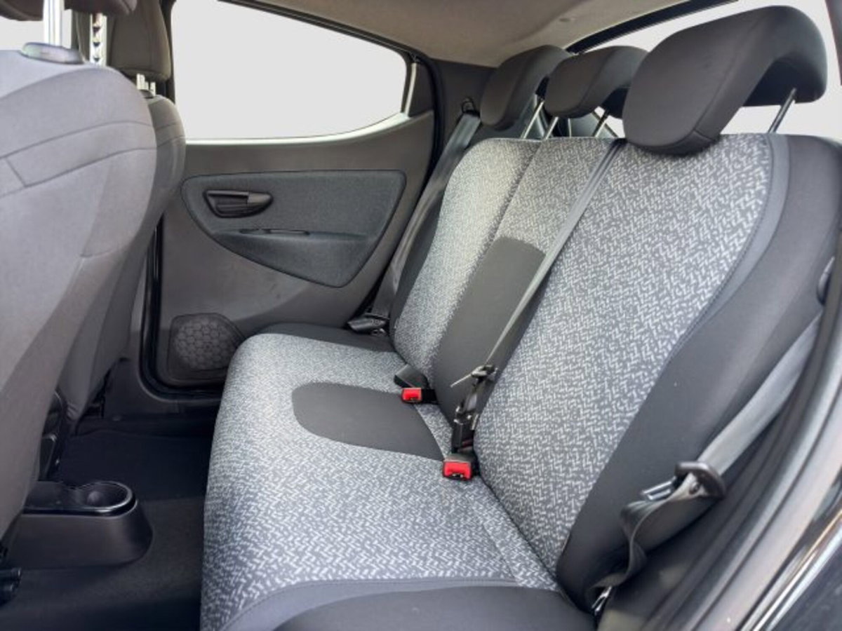 Lancia Ypsilon 1.0 FireFly 5 porte S&S Hybrid Ecochic Silver (11)
