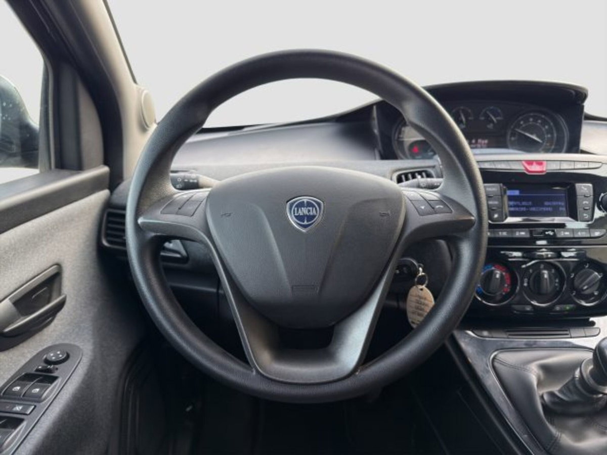 Lancia Ypsilon 1.0 FireFly 5 porte S&S Hybrid Ecochic Silver (13)