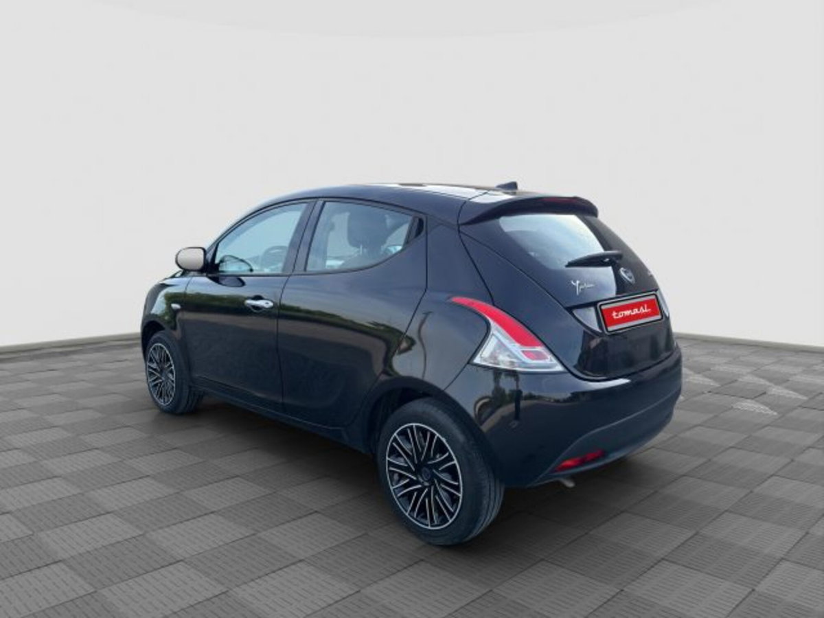 Lancia Ypsilon 1.0 FireFly 5 porte S&S Hybrid Ecochic Silver (3)