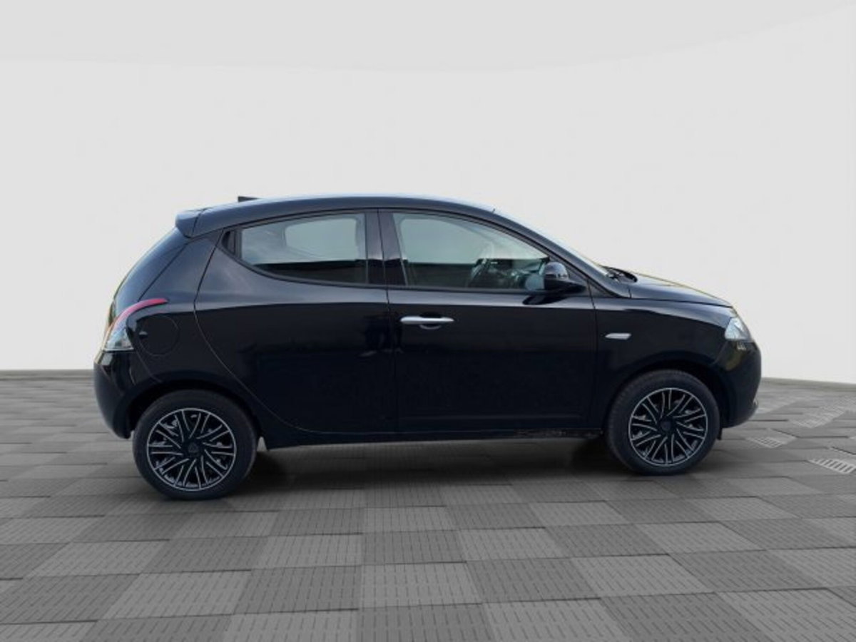 Lancia Ypsilon 1.0 FireFly 5 porte S&S Hybrid Ecochic Silver (6)