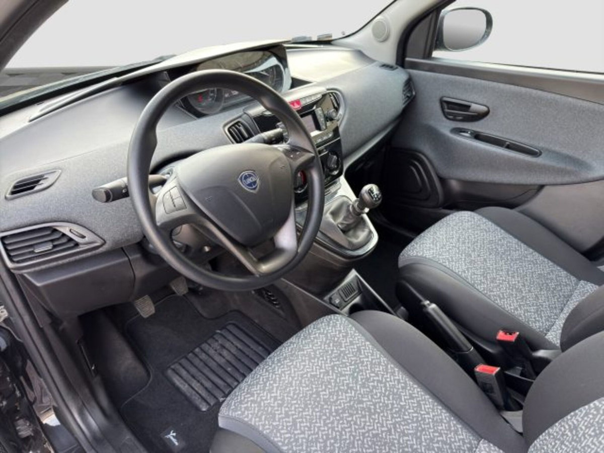 Lancia Ypsilon 1.0 FireFly 5 porte S&S Hybrid Ecochic Silver (9)
