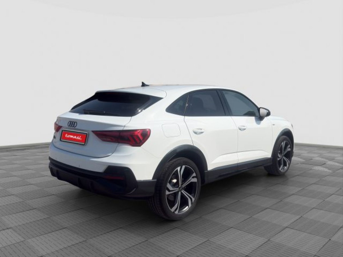 Audi Q3 Sportback 35 2.0 tdi Identity Black s-tronic (5)