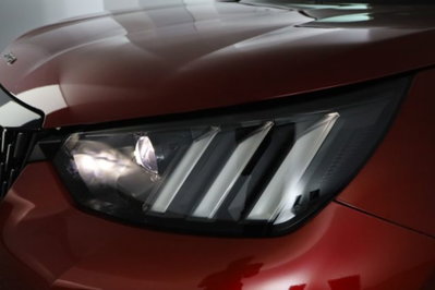 Peugeot 2008 PureTech 130 S&S EAT8 GT Line (9)