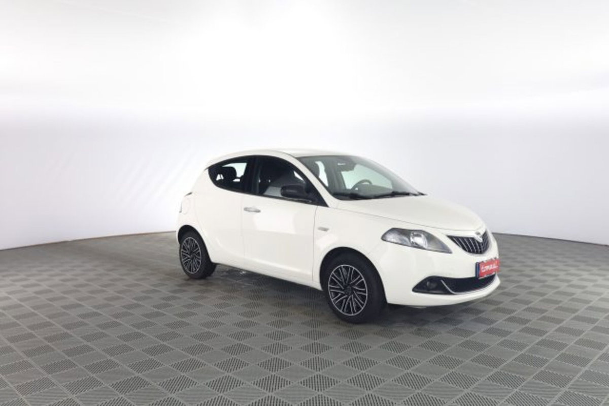Lancia Ypsilon 1.0 FireFly 5 porte S&S Hybrid Gold Plus (2)
