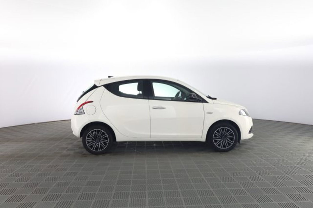 Lancia Ypsilon 1.0 FireFly 5 porte S&S Hybrid Gold Plus (3)