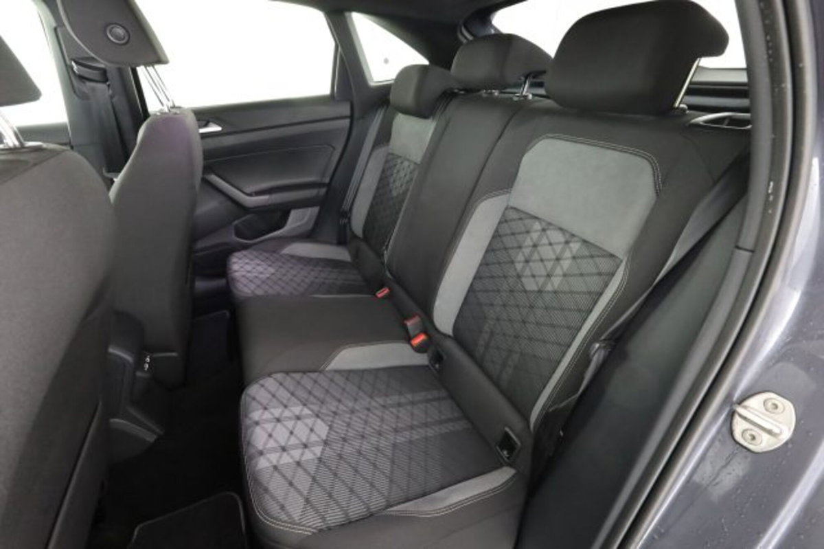 Volkswagen Taigo 1.0 tsi R-Line 115cv (3)